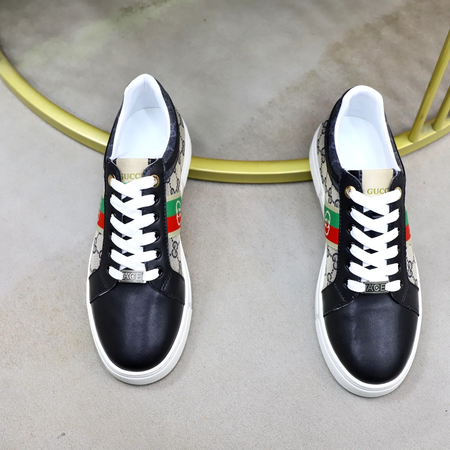 Ex-factory price: 440💰🙅‍♂️🙅‍♂️🙅‍♂️ Brand: GUCCI Standard code: 38-44 (45 customized) Grade: Same as the official website Material: Original material splicing Comfortable and breathable lining Lightweight and wear-resistant sports outsole Style category: Men's fashionable casual shoes Running sneakers Distinguished luxury brand elements Top luxury Color: actual picture color
